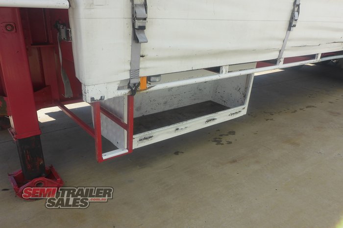 2013 Krueger 22 Pallet Curtainsider with Mezz