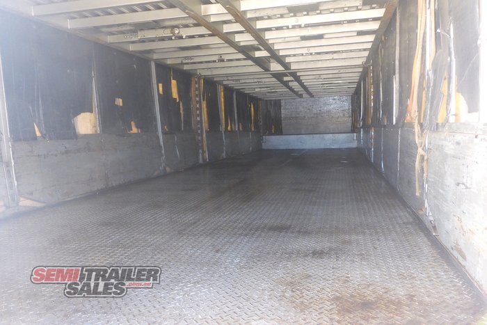 2013 Krueger 22 Pallet Curtainsider with Mezz