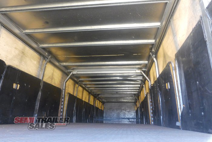 2013 Krueger 22 Pallet Curtainsider with Mezz