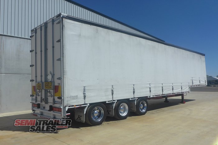 2013 Krueger 22 Pallet Curtainsider with Mezz