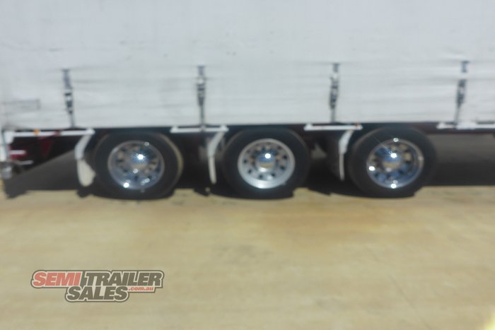 2013 Krueger 22 Pallet Curtainsider with Mezz