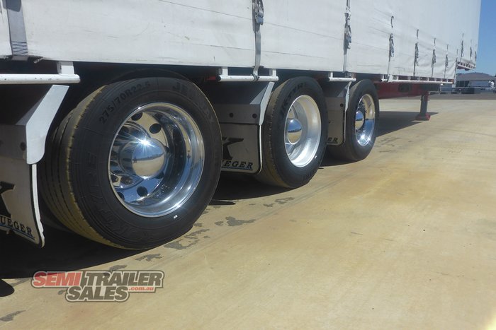 2013 Krueger 22 Pallet Curtainsider with Mezz