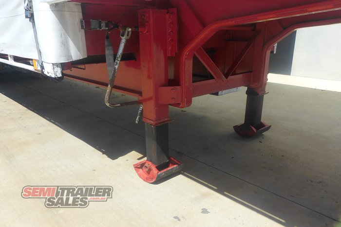 2013 Krueger 22 Pallet Curtainsider with Mezz