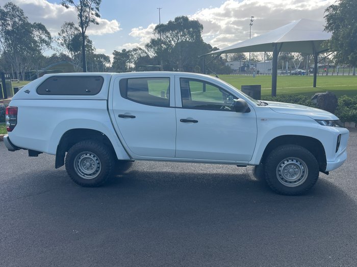 2020 Mitsubishi MR4W47