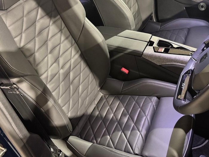 2025 Peugeot 5008 GT Premium Hybrid