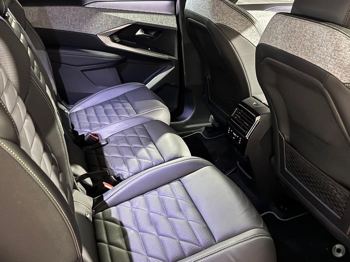 2025 Peugeot 5008 GT Premium Hybrid