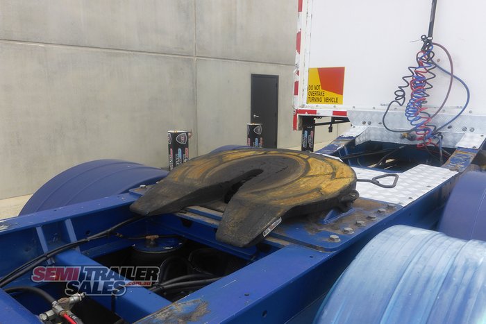 2010 CIMC 12 Pallet Curtainsider A Trailer