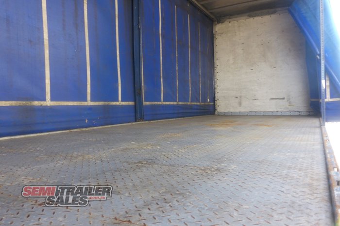 2010 CIMC 12 Pallet Curtainsider A Trailer