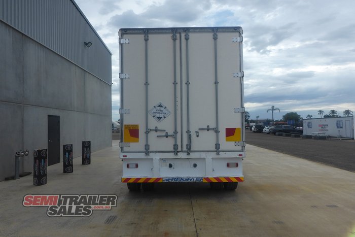 2008 Maxitrans 10 Pallet Dog Curtainsider