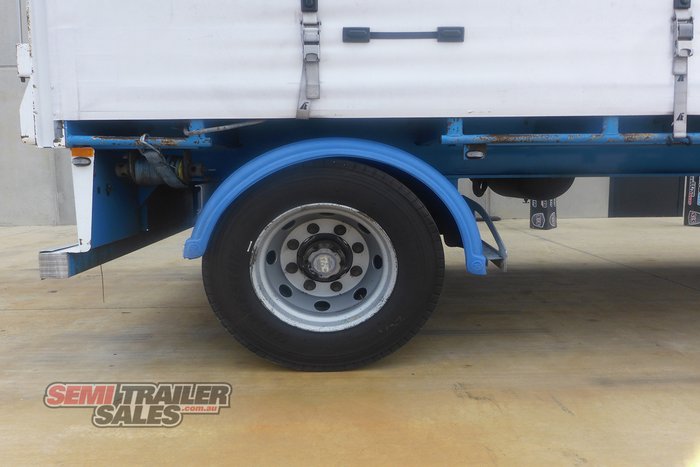 2008 Maxitrans 10 Pallet Dog Curtainsider