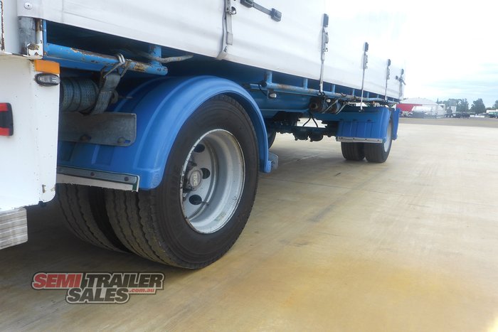 2008 Maxitrans 10 Pallet Dog Curtainsider