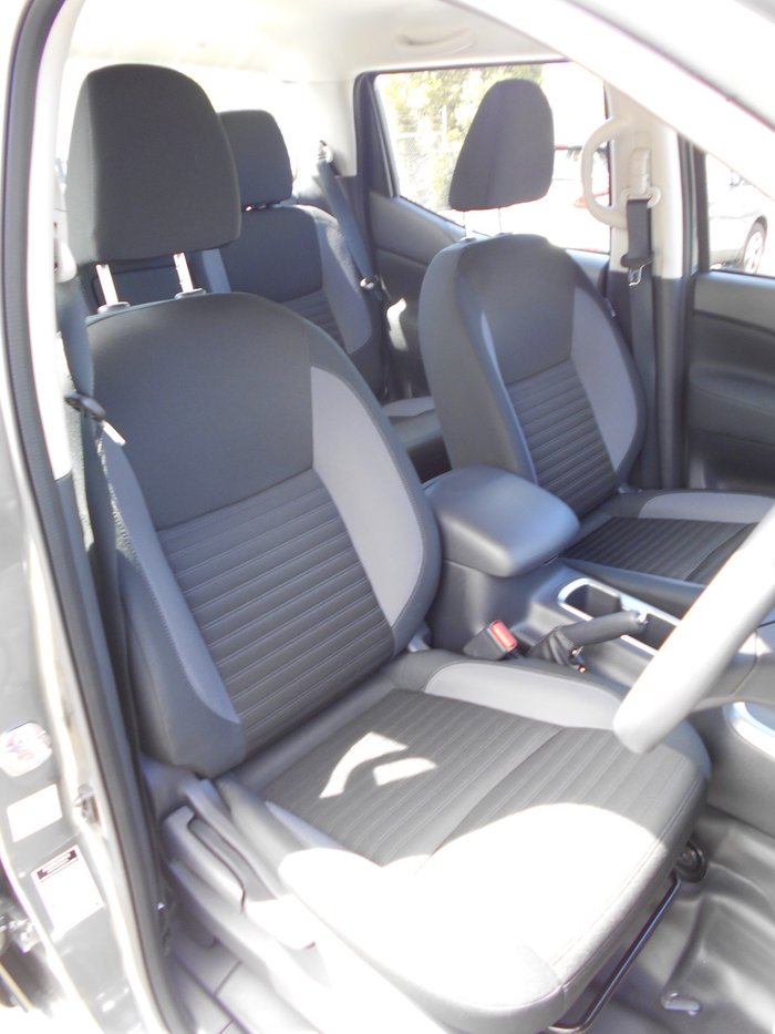 2025 Nissan Navara SL