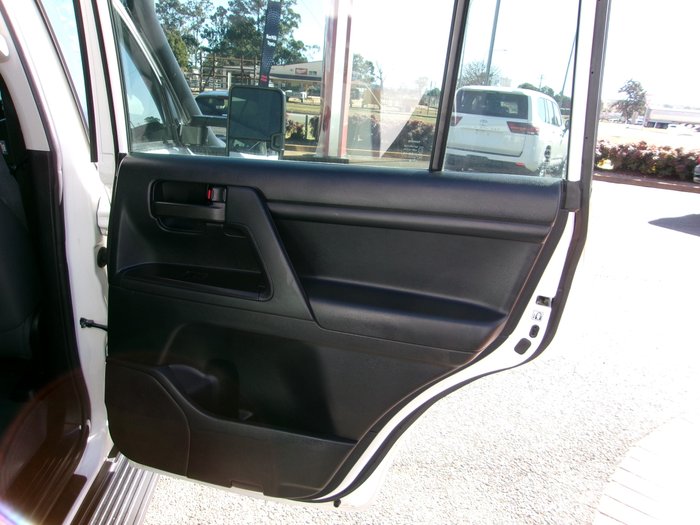2015 TOYOTA LANDCRUISER GX (4x4)