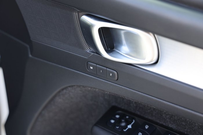 2021 Volvo XC40 T4 Momentum