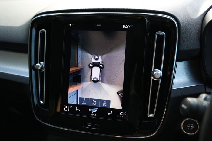 2021 Volvo XC40 T4 Momentum