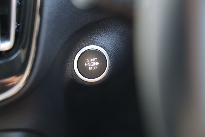 2021 Volvo XC40 T4 Momentum