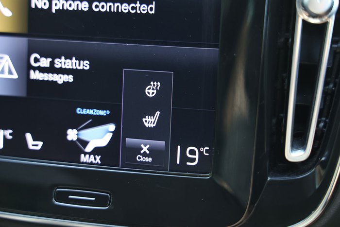 2021 Volvo XC40 T4 Momentum