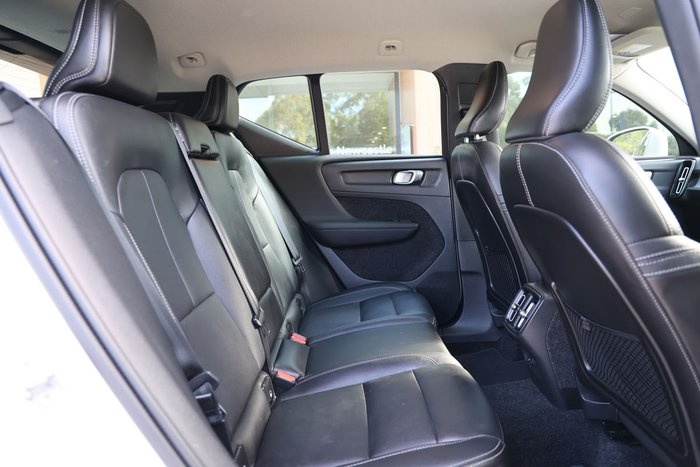 2021 Volvo XC40 T4 Momentum