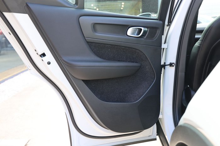 2021 Volvo XC40 T4 Momentum