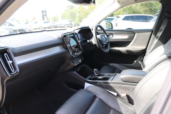 2021 Volvo XC40 T4 Momentum