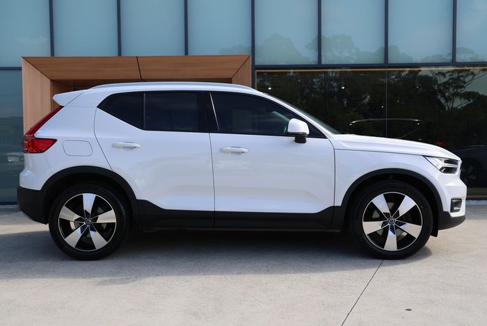 2021 Volvo XC40 T4 Momentum