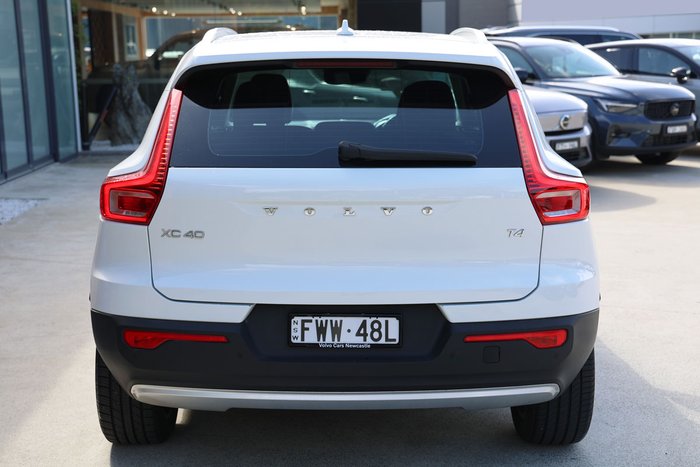 2021 Volvo XC40 T4 Momentum