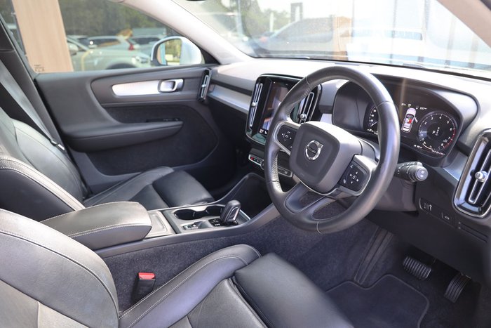 2021 Volvo XC40 T4 Momentum