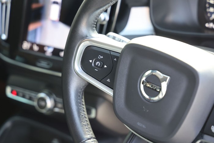 2021 Volvo XC40 T4 Momentum