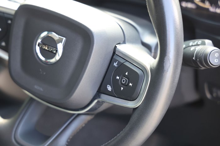 2021 Volvo XC40 T4 Momentum