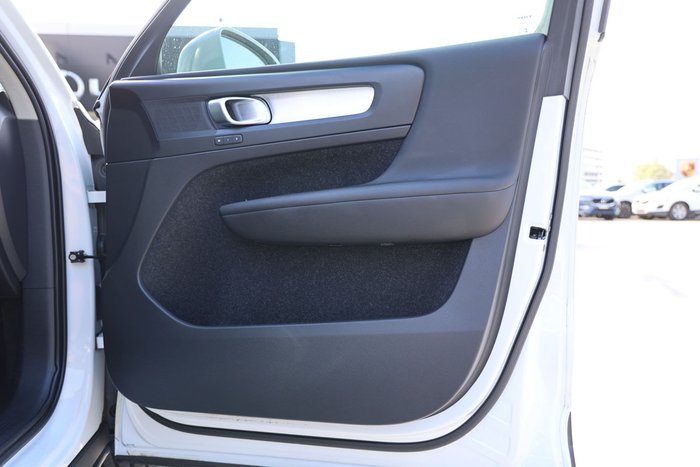 2021 Volvo XC40 T4 Momentum