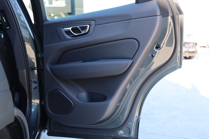 2026 Volvo XC60 Plus B5 Bright