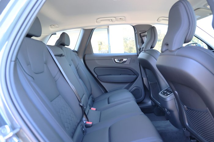 2026 Volvo XC60 Plus B5 Bright