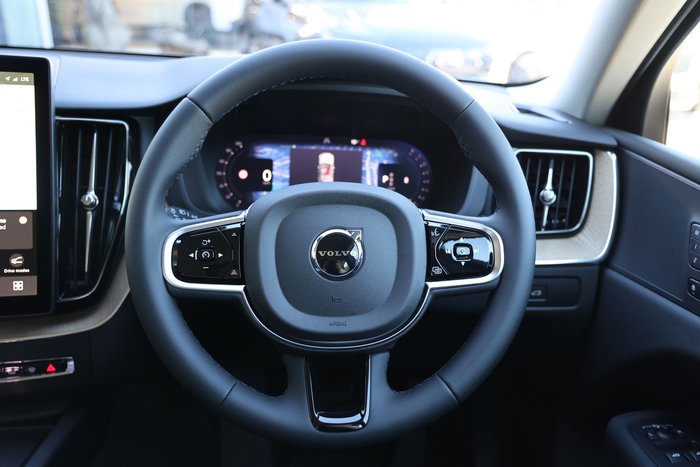 2026 Volvo XC60 Plus B5 Bright