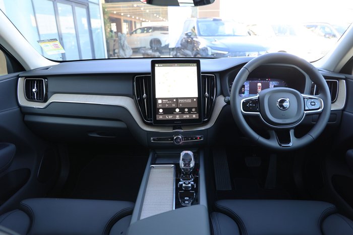 2026 Volvo XC60 Plus B5 Bright