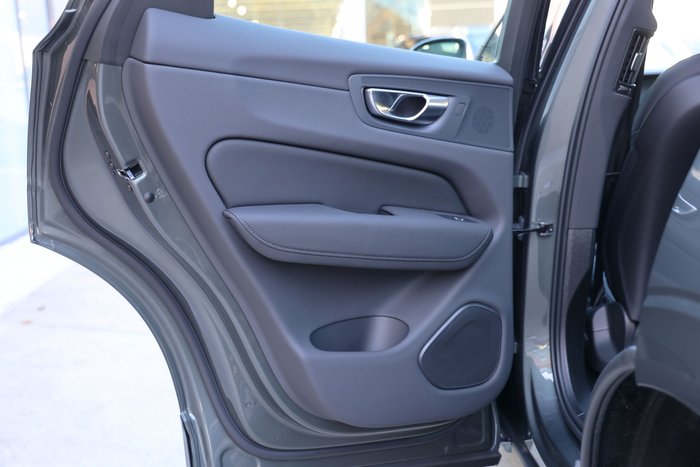 2026 Volvo XC60 Plus B5 Bright