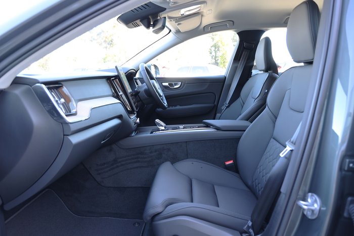 2026 Volvo XC60 Plus B5 Bright