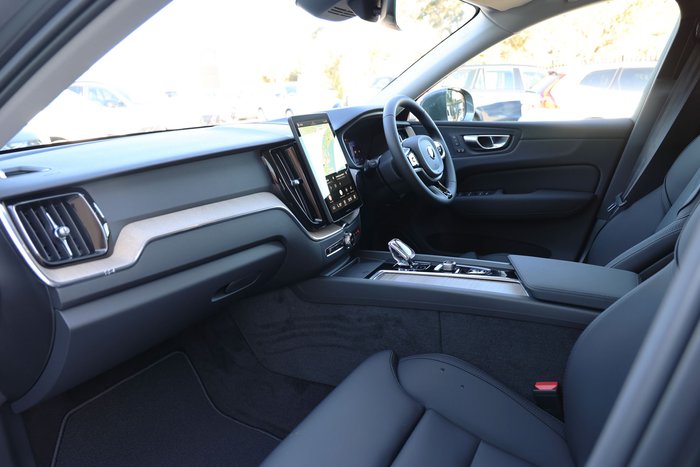 2026 Volvo XC60 Plus B5 Bright