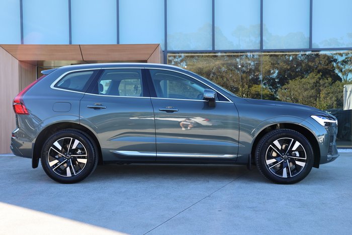 2026 Volvo XC60 Plus B5 Bright