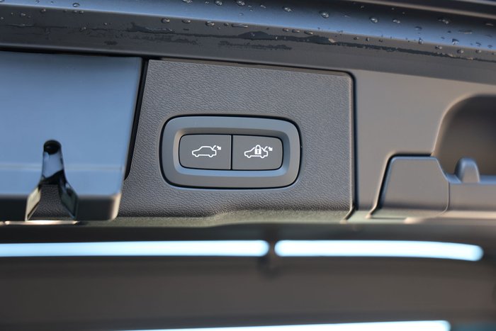 2026 Volvo XC60 Plus B5 Bright