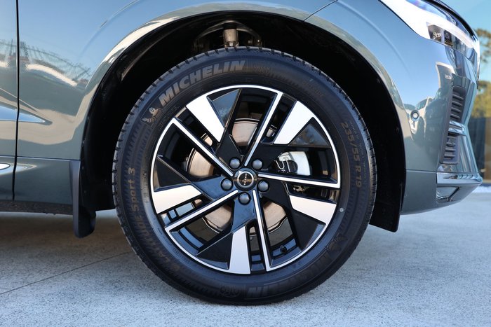 2026 Volvo XC60 Plus B5 Bright