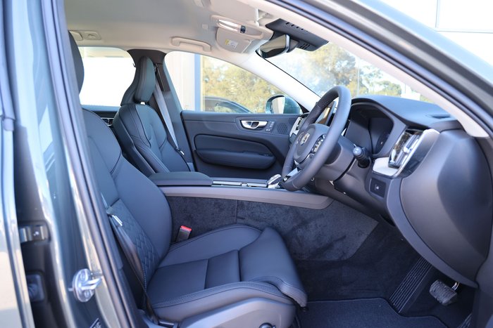2026 Volvo XC60 Plus B5 Bright