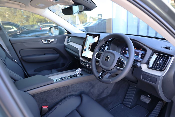 2026 Volvo XC60 Plus B5 Bright
