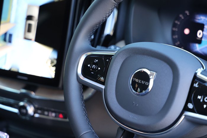 2026 Volvo XC60 Plus B5 Bright