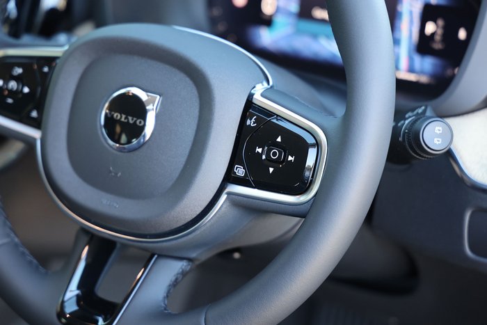 2026 Volvo XC60 Plus B5 Bright