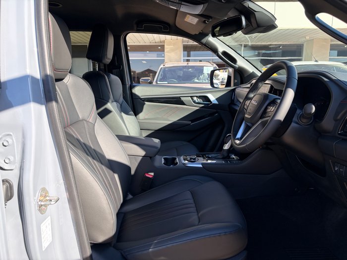2026 ISUZU MU-X XT