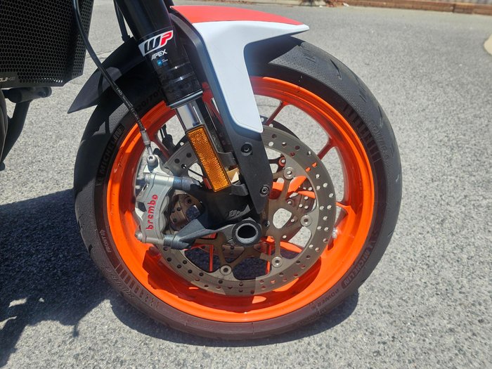 2021 KTM 890R Duke Orange