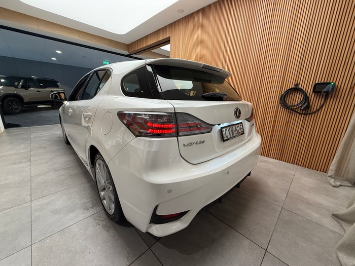 2014 Lexus CT 200h. HYBRID CT200h Luxury 1.8L Hybrid CVT Hatch