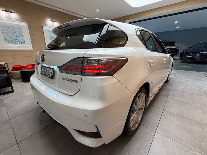 2014 Lexus CT 200h. HYBRID CT200h Luxury 1.8L Hybrid CVT Hatch