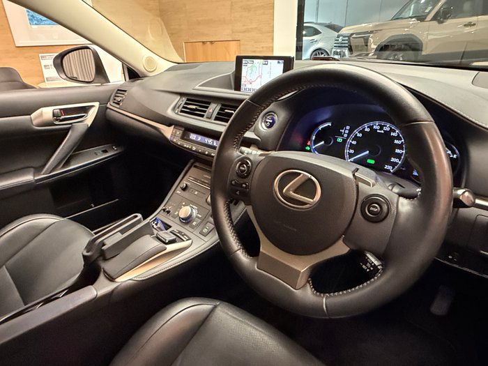 2014 Lexus CT 200h. HYBRID CT200h Luxury 1.8L Hybrid CVT Hatch