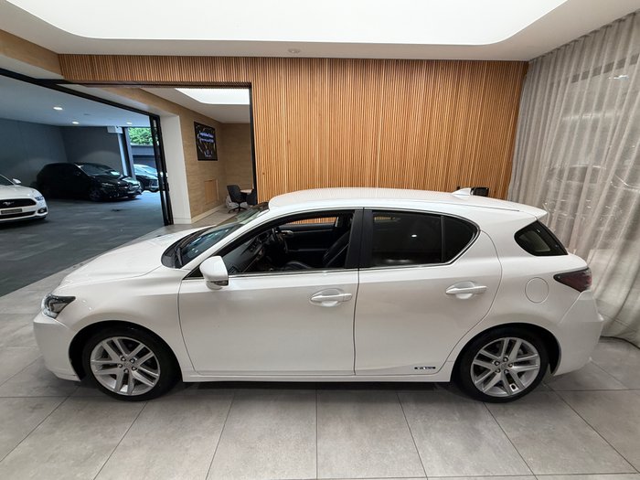 2014 Lexus CT 200h. HYBRID CT200h Luxury 1.8L Hybrid CVT Hatch